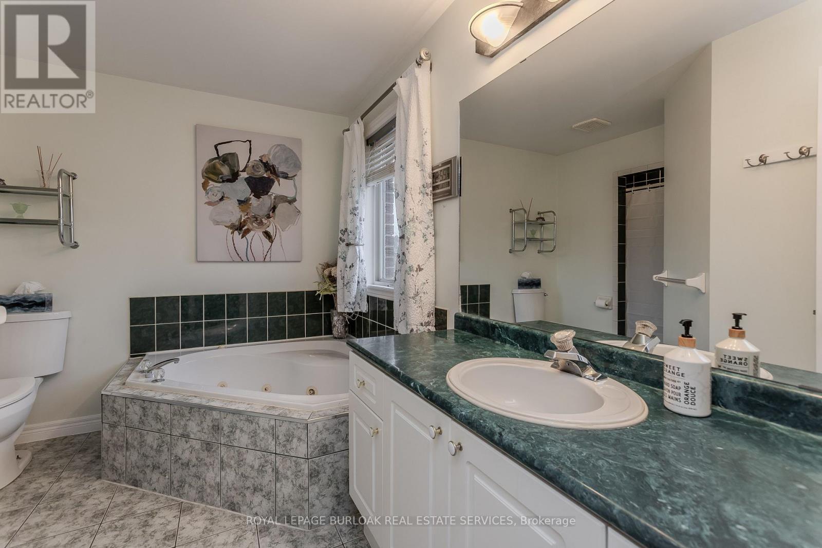606 Williamson Court, Burlington, ON - Indoor Photo Showing Bathroom