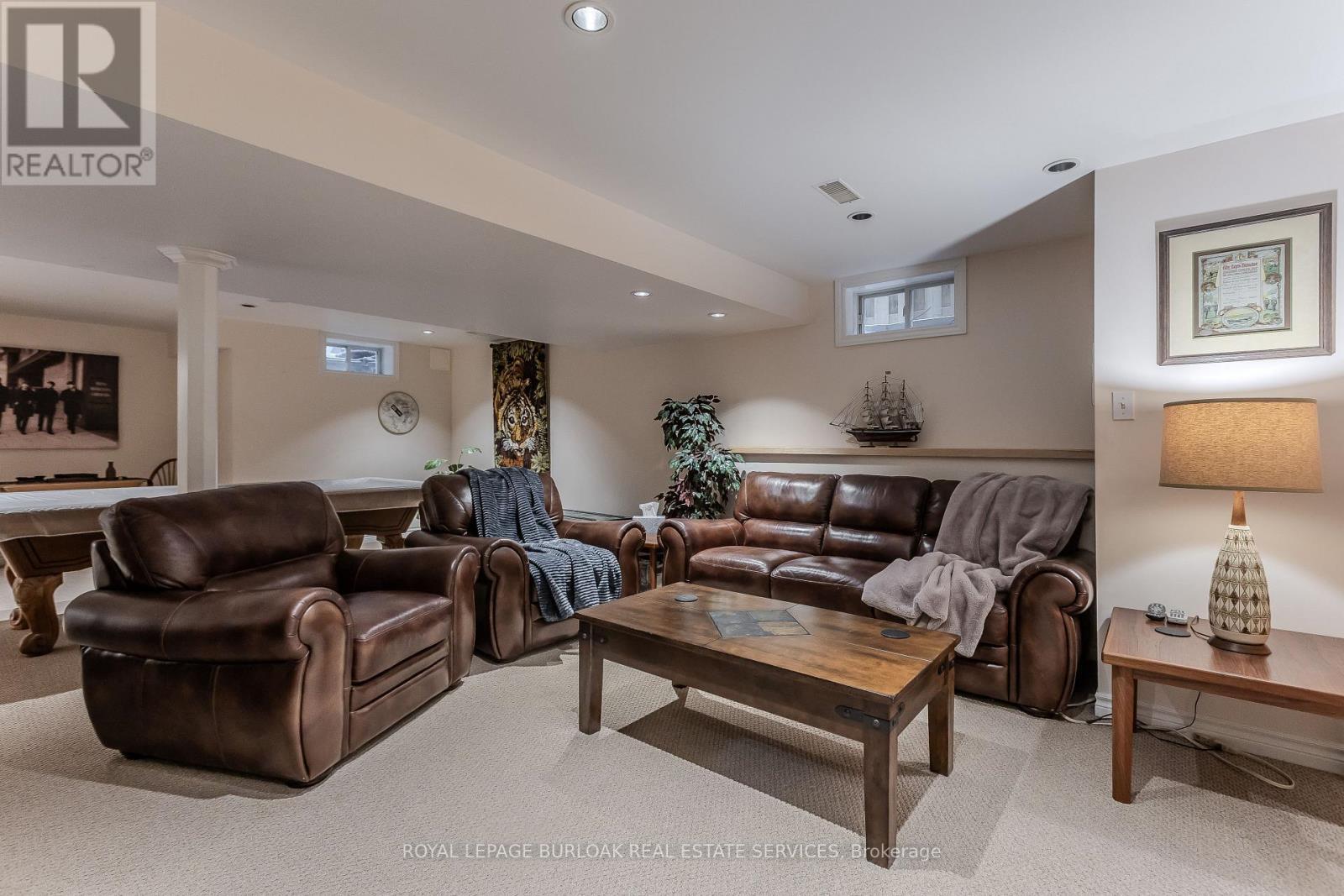 606 Williamson Court, Burlington, ON - Indoor Photo Showing Living Room