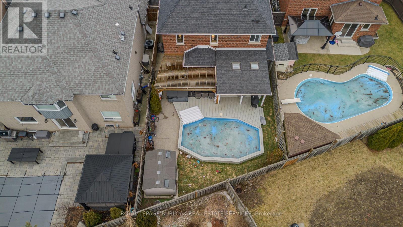 606 Williamson Court, Burlington, ON - Outdoor With In Ground Pool With Deck Patio Veranda