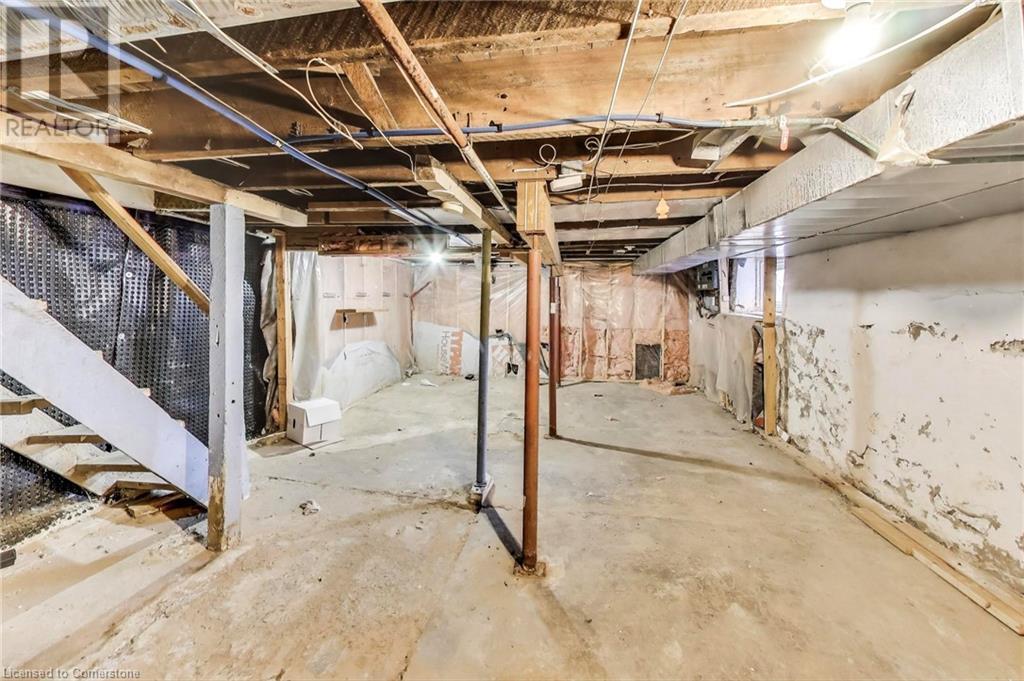 8 Madison Avenue, Hamilton, ON - Indoor Photo Showing Basement