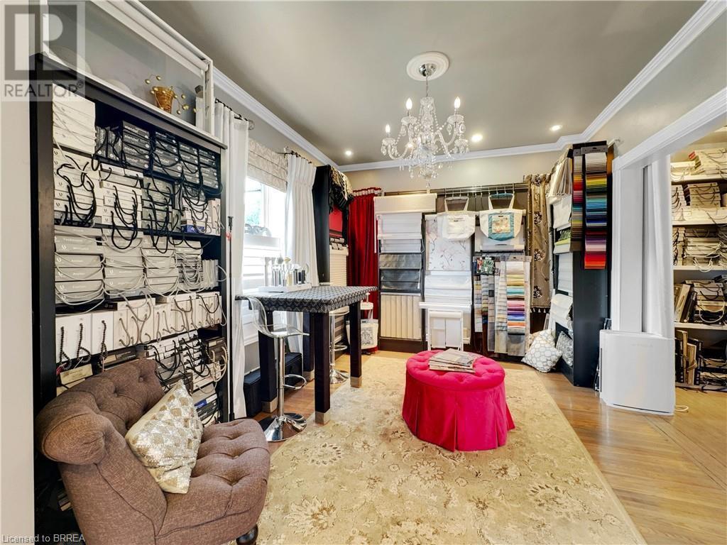 273-275 Brant Avenue, Brantford, ON - Indoor Photo Showing Other Room