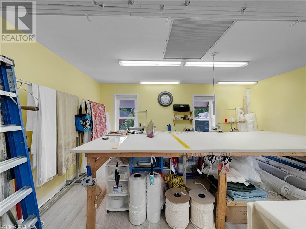 273-275 Brant Avenue, Brantford, ON - Indoor Photo Showing Other Room