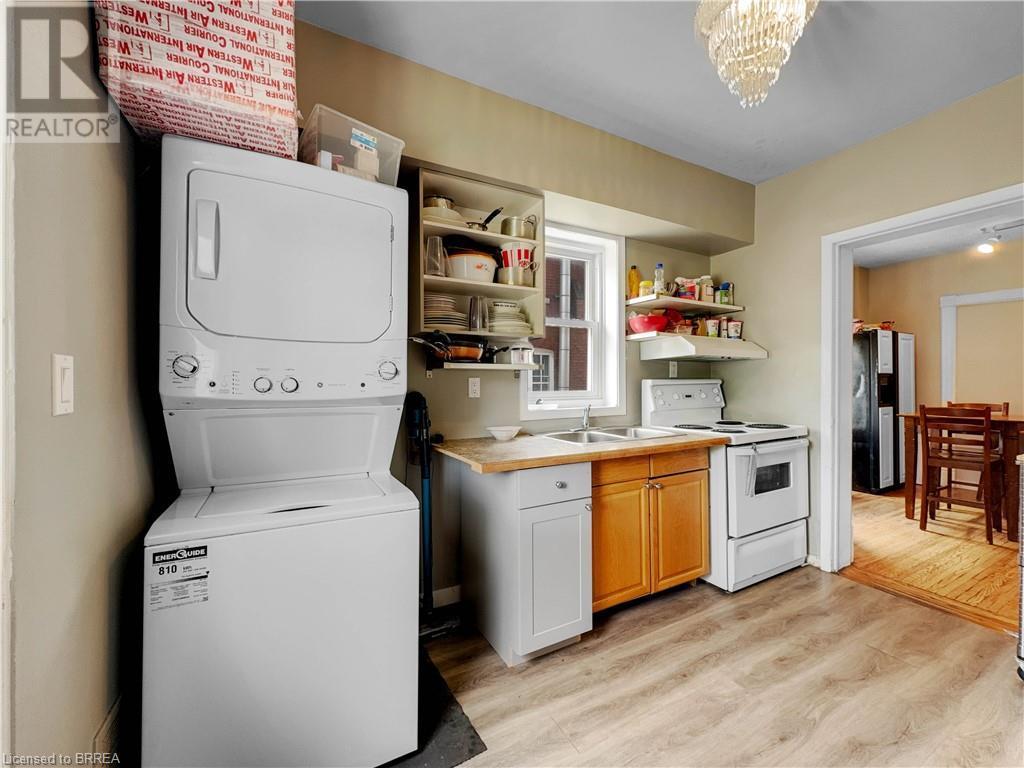 273-275 Brant Avenue, Brantford, ON - Indoor Photo Showing Laundry Room