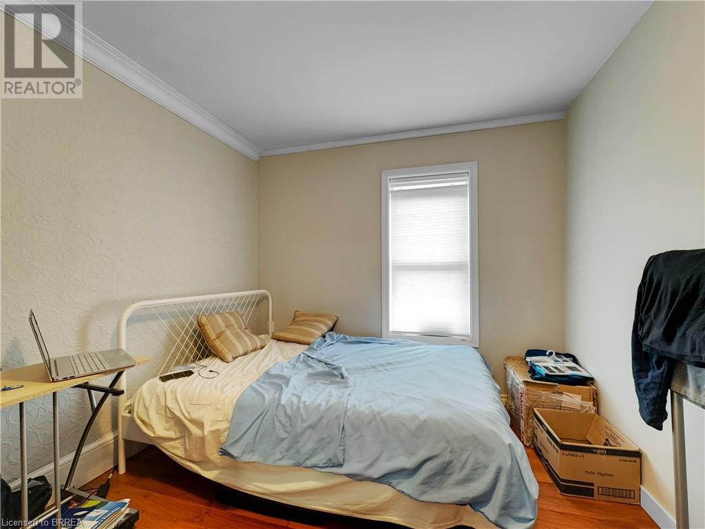 273-275 Brant Avenue, Brantford, ON - Indoor Photo Showing Bedroom