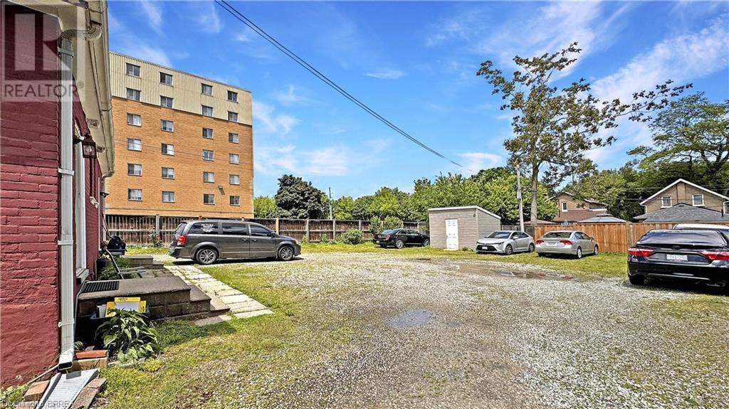 273-275 Brant Avenue, Brantford, ON - Outdoor