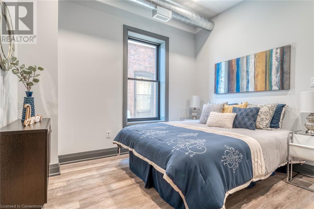 52 Barton Street E, Hamilton, ON - Indoor Photo Showing Bedroom