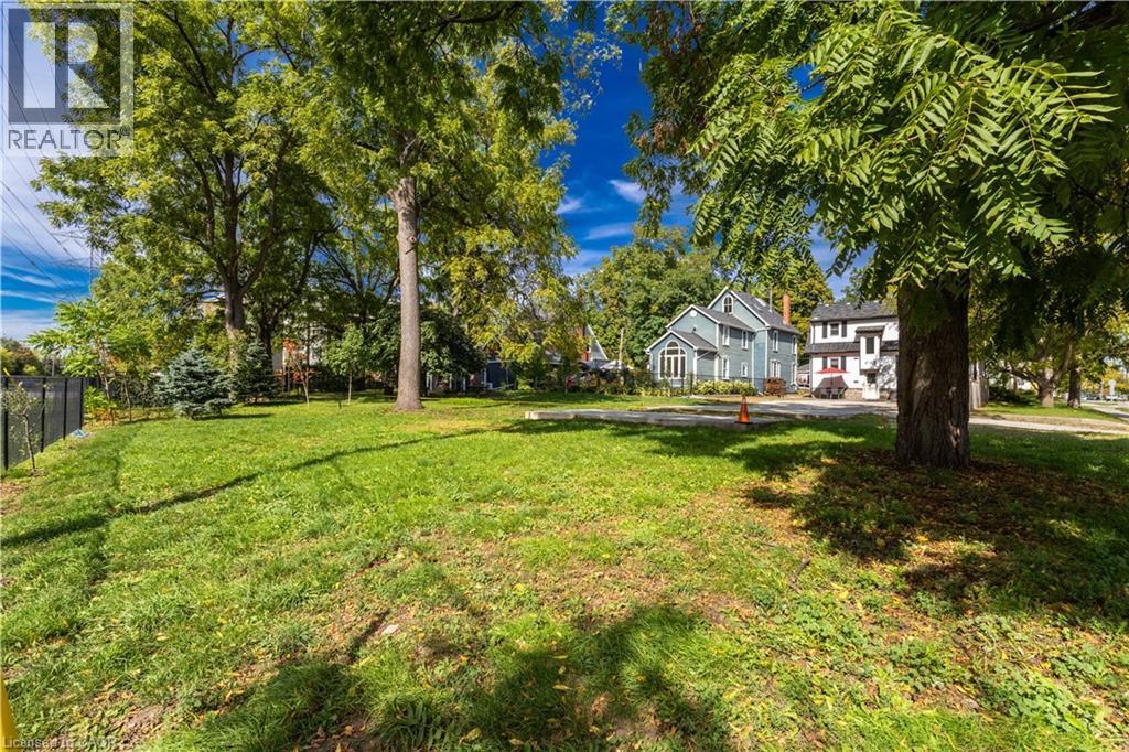 1331 Elgin Street, Burlington, ON
