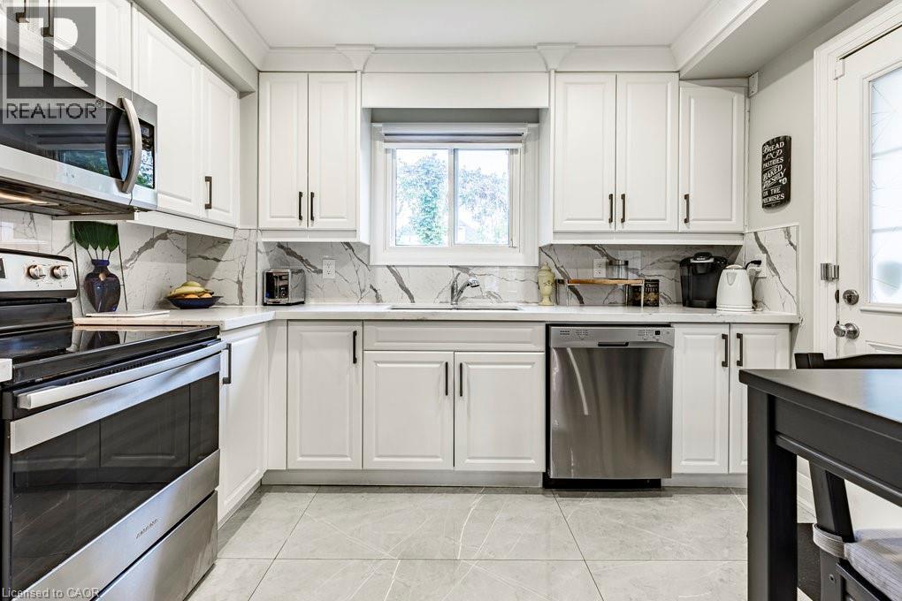 67 Gage Avenue N, Hamilton, ON - Indoor Photo Showing Kitchen