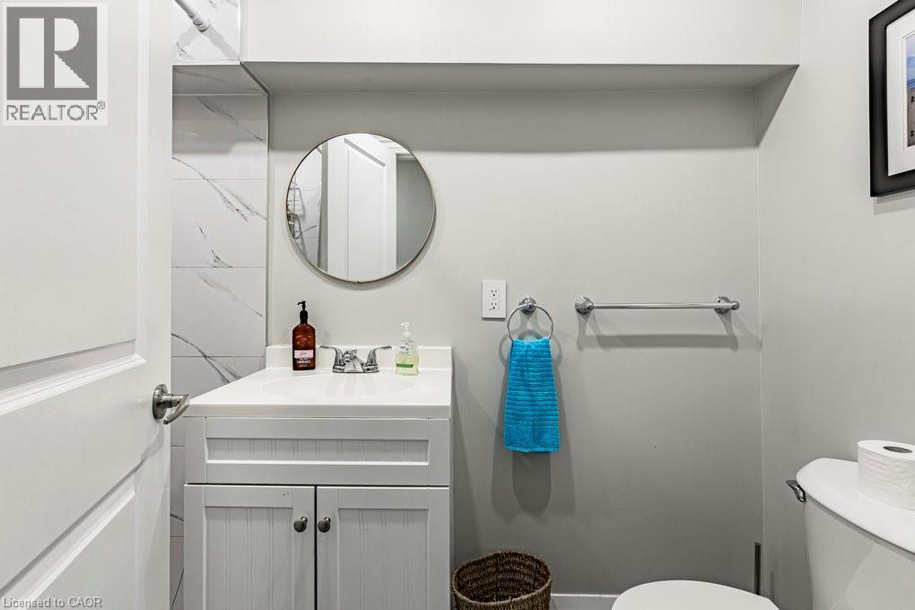 67 Gage Avenue N, Hamilton, ON - Indoor Photo Showing Bathroom