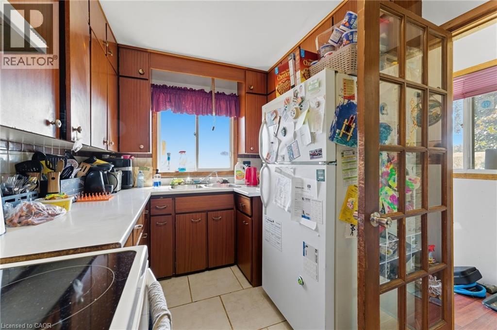 1091 Branchton Road, Cambridge, ON - Indoor Photo Showing Kitchen