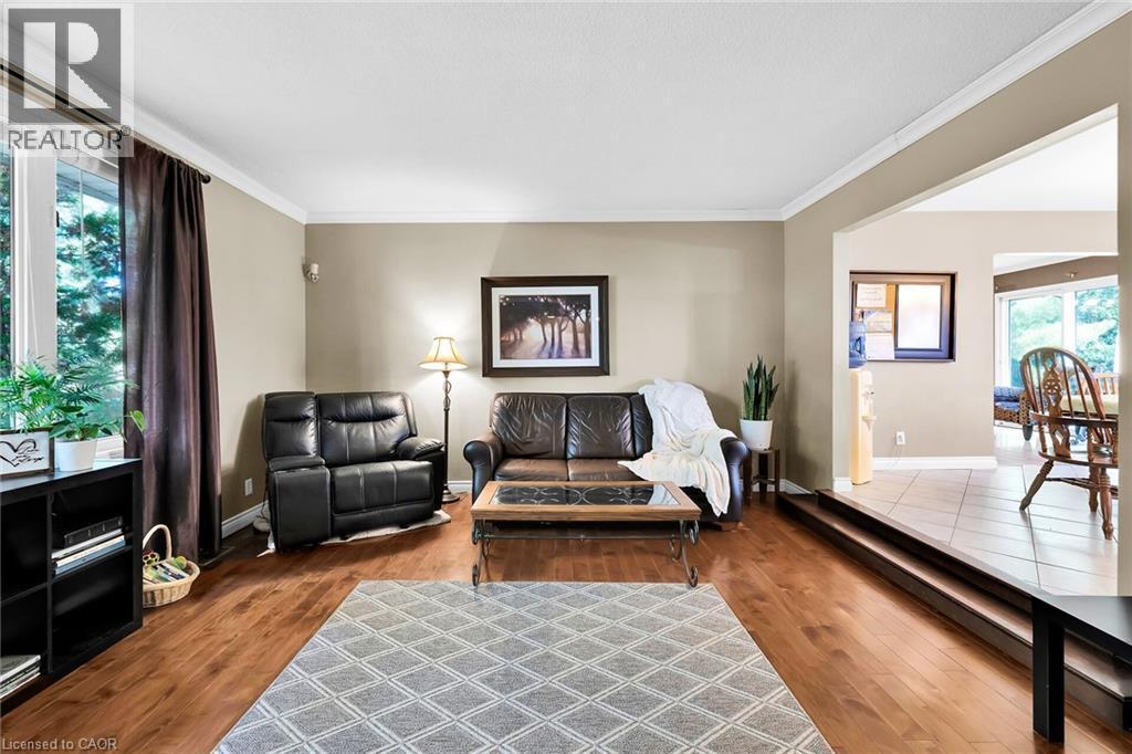 757 4Th Line, Caledonia, ON - Indoor Photo Showing Living Room