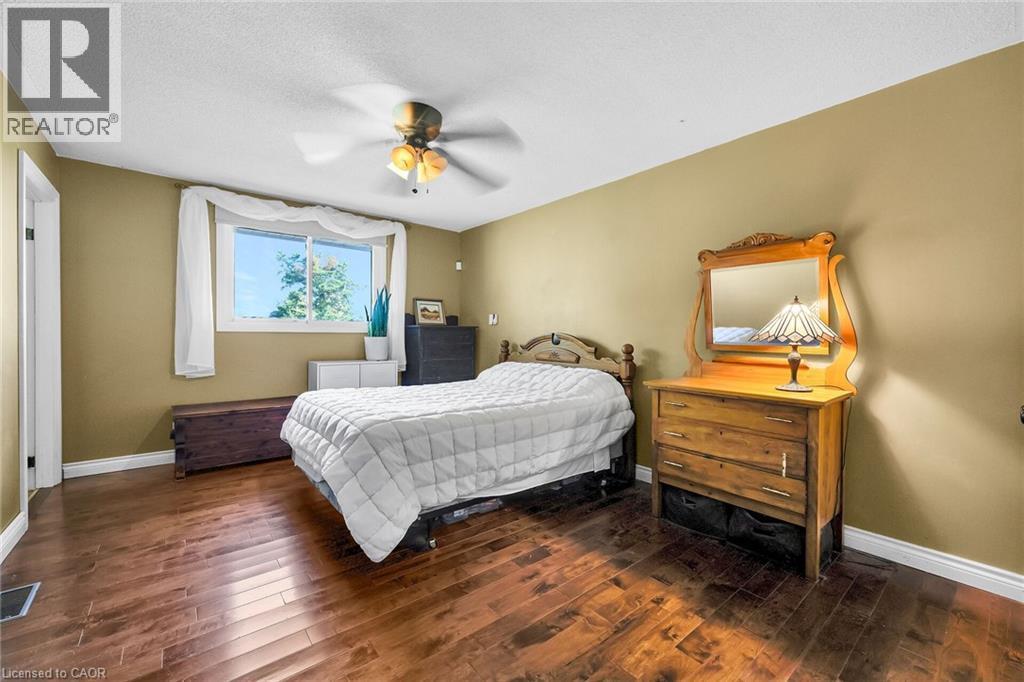 757 4Th Line, Caledonia, ON - Indoor Photo Showing Bedroom