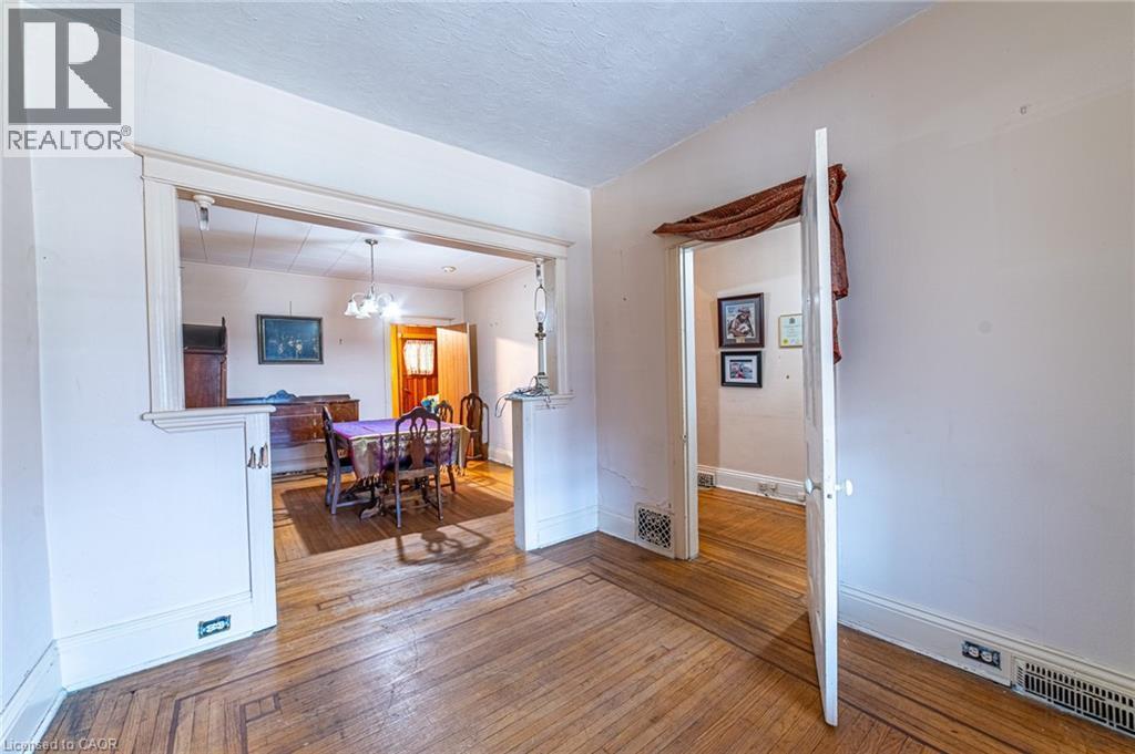 35 Sherman Avenue N, Hamilton, ON - Indoor