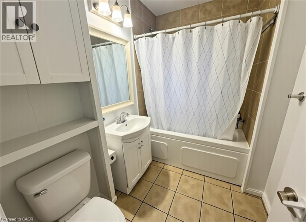 139 Harmony Avenue, Hamilton, ON - Indoor Photo Showing Bathroom