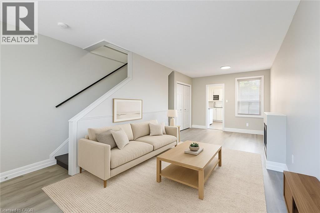 187 Barton Street W, Hamilton, ON - Indoor Photo Showing Living Room