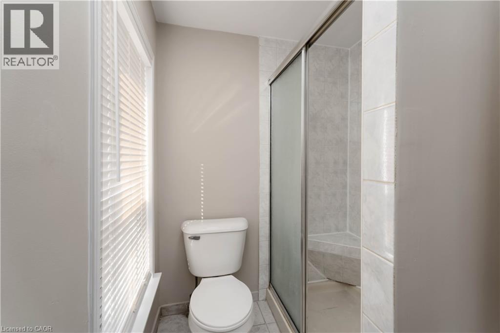 187 Barton Street W, Hamilton, ON - Indoor Photo Showing Bathroom