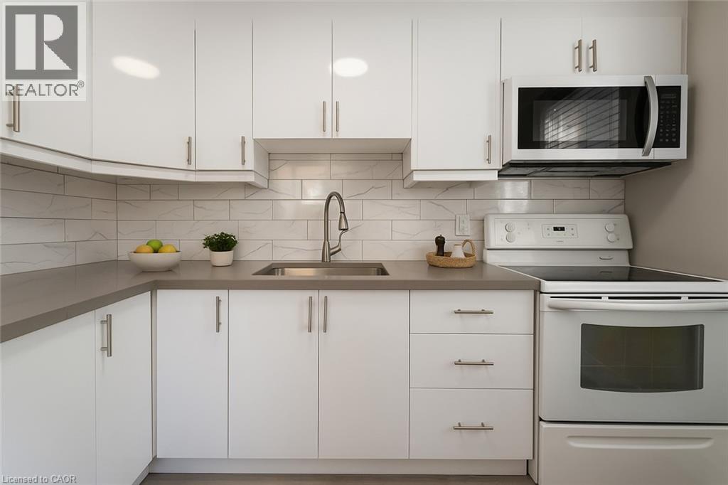 187 Barton Street W, Hamilton, ON - Indoor Photo Showing Kitchen