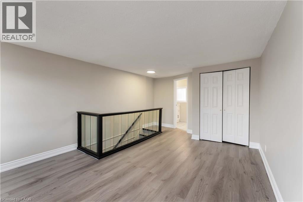 187 Barton Street W, Hamilton, ON - Indoor Photo Showing Other Room