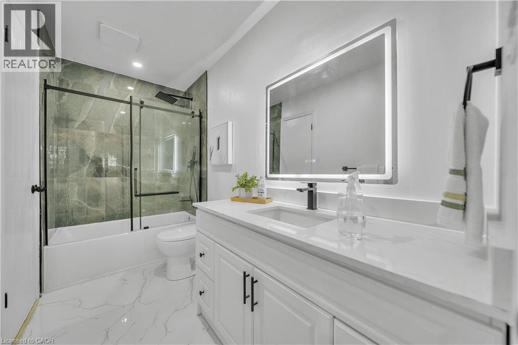 46 Bonaparte Lane, London, ON - Indoor Photo Showing Bathroom