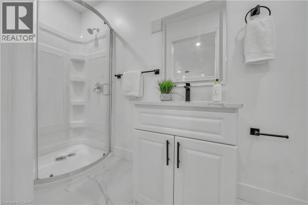 46 Bonaparte Lane, London, ON - Indoor Photo Showing Bathroom