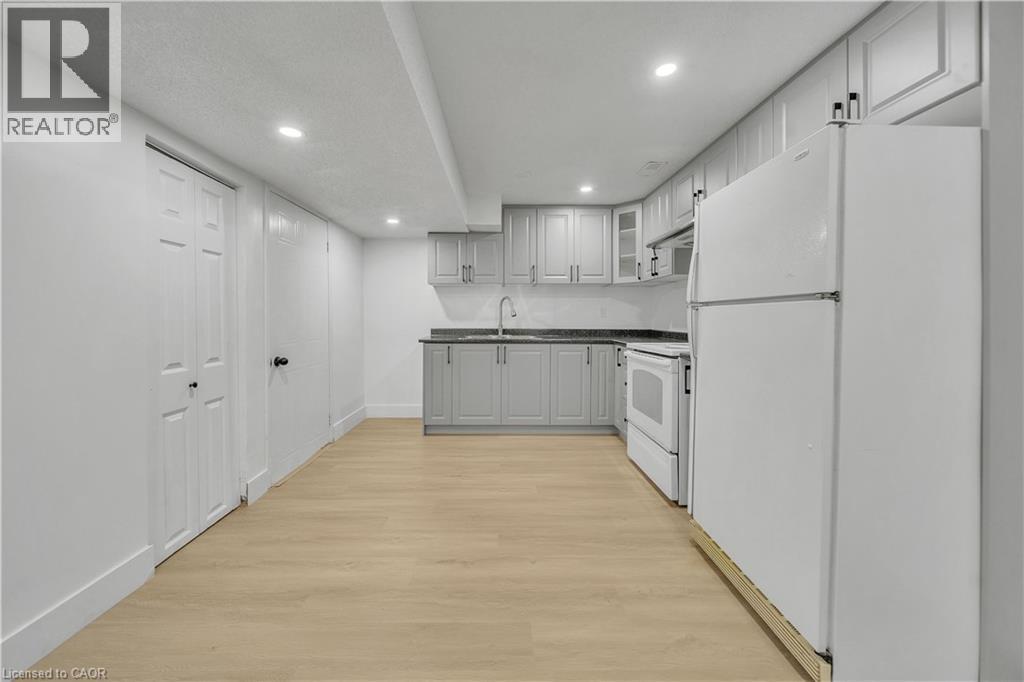 46 Bonaparte Lane, London, ON - Indoor Photo Showing Kitchen