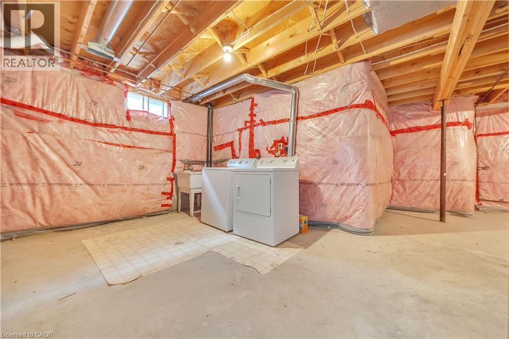 46 Bonaparte Lane, London, ON - Indoor Photo Showing Laundry Room
