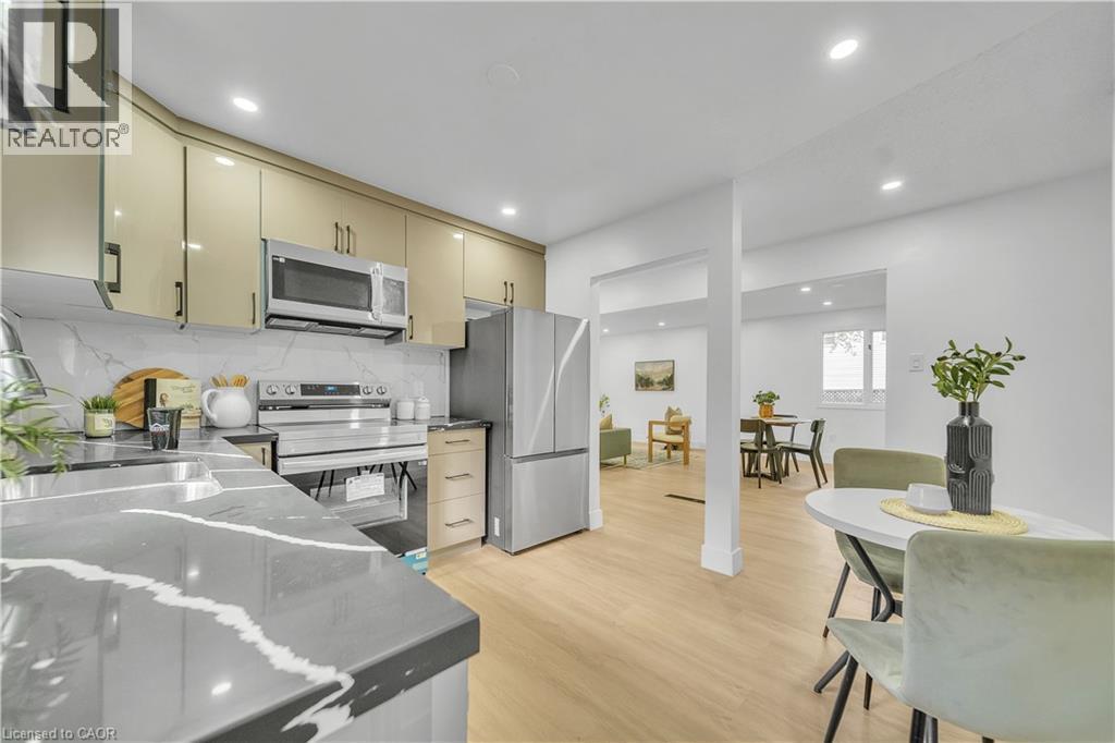 46 Bonaparte Lane, London, ON - Indoor Photo Showing Kitchen With Double Sink