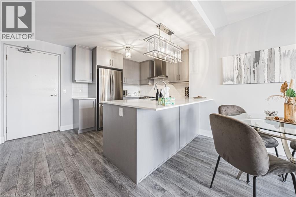 1 Redfern Avenue Unit# 317, Hamilton, ON - Indoor Photo Showing Kitchen