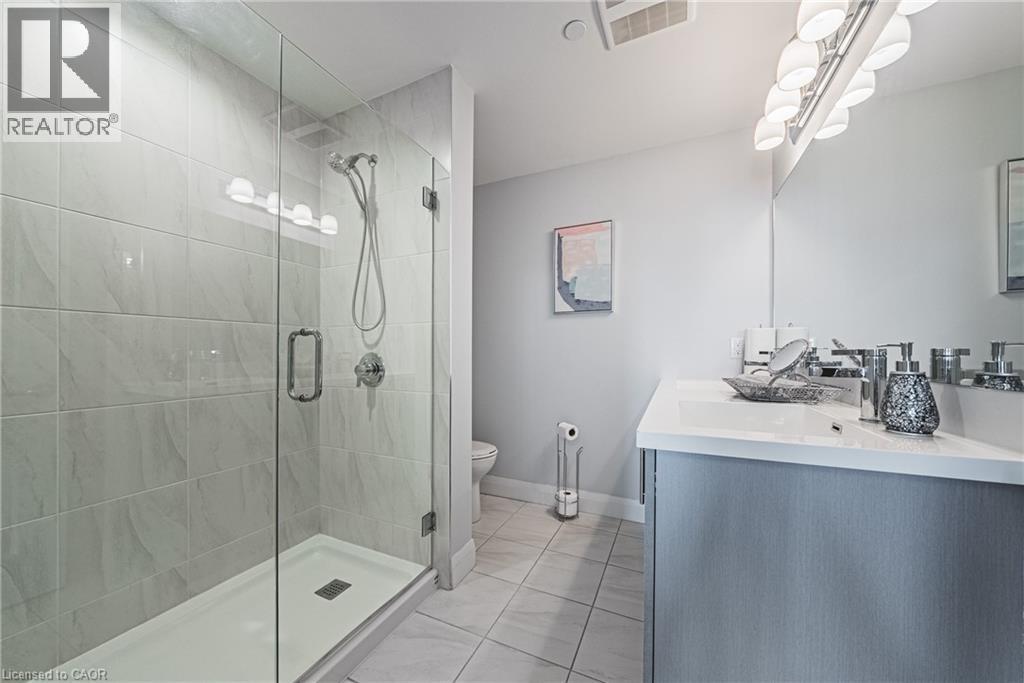 1 Redfern Avenue Unit# 317, Hamilton, ON - Indoor Photo Showing Bathroom