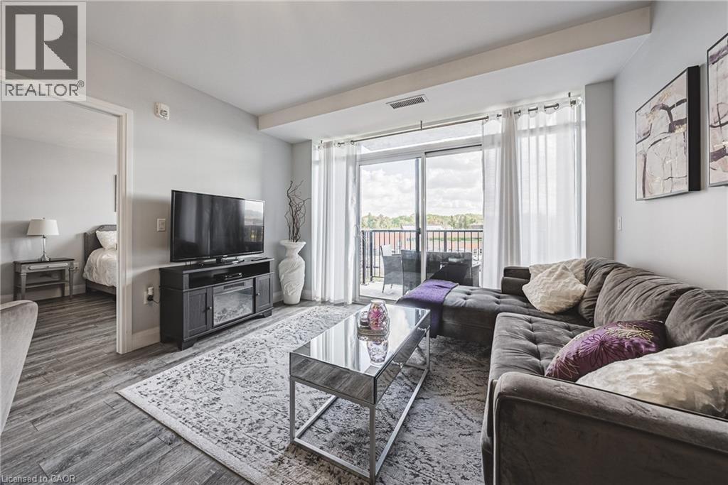 1 Redfern Avenue Unit# 317, Hamilton, ON - Indoor Photo Showing Living Room