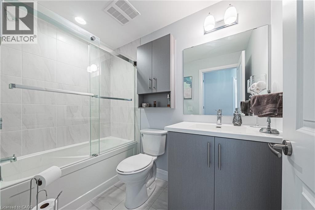 1 Redfern Avenue Unit# 317, Hamilton, ON - Indoor Photo Showing Bathroom