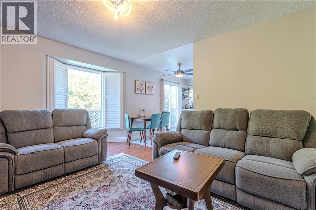 14 Windstar Place Unit# Upper, Hamilton, ON - Indoor Photo Showing Living Room