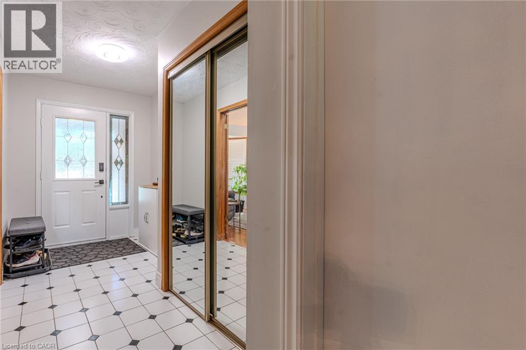 14 Windstar Place Unit# Upper, Hamilton, ON - Indoor Photo Showing Other Room