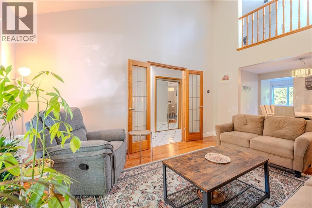 14 Windstar Place Unit# Upper, Hamilton, ON - Indoor Photo Showing Living Room