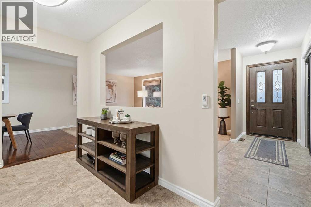 471 Dalmeny Hill Nw, Calgary, AB - Indoor Photo Showing Other Room