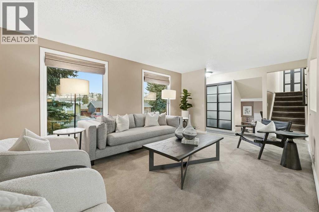 471 Dalmeny Hill Nw, Calgary, AB - Indoor Photo Showing Living Room
