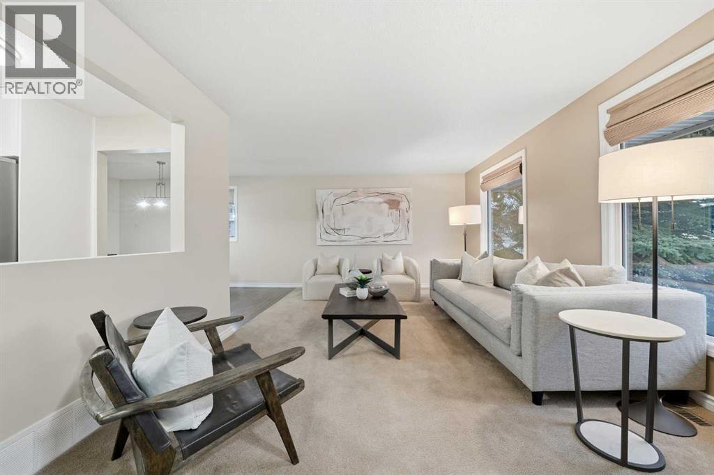 471 Dalmeny Hill Nw, Calgary, AB - Indoor Photo Showing Living Room