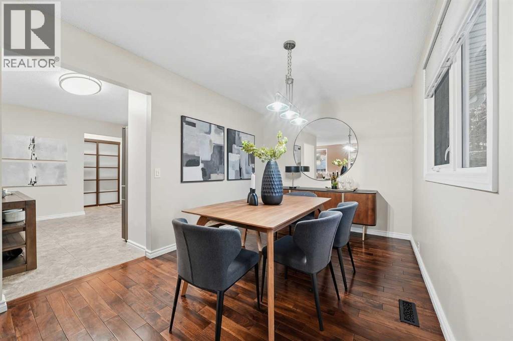471 Dalmeny Hill Nw, Calgary, AB - Indoor Photo Showing Dining Room