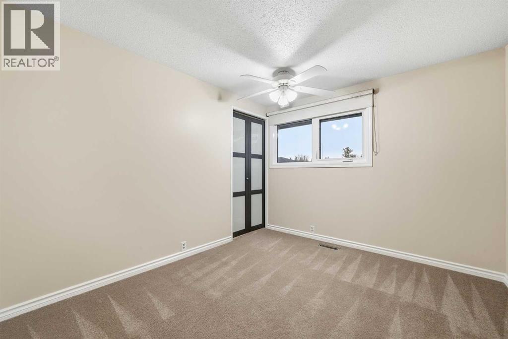 471 Dalmeny Hill Nw, Calgary, AB - Indoor Photo Showing Other Room