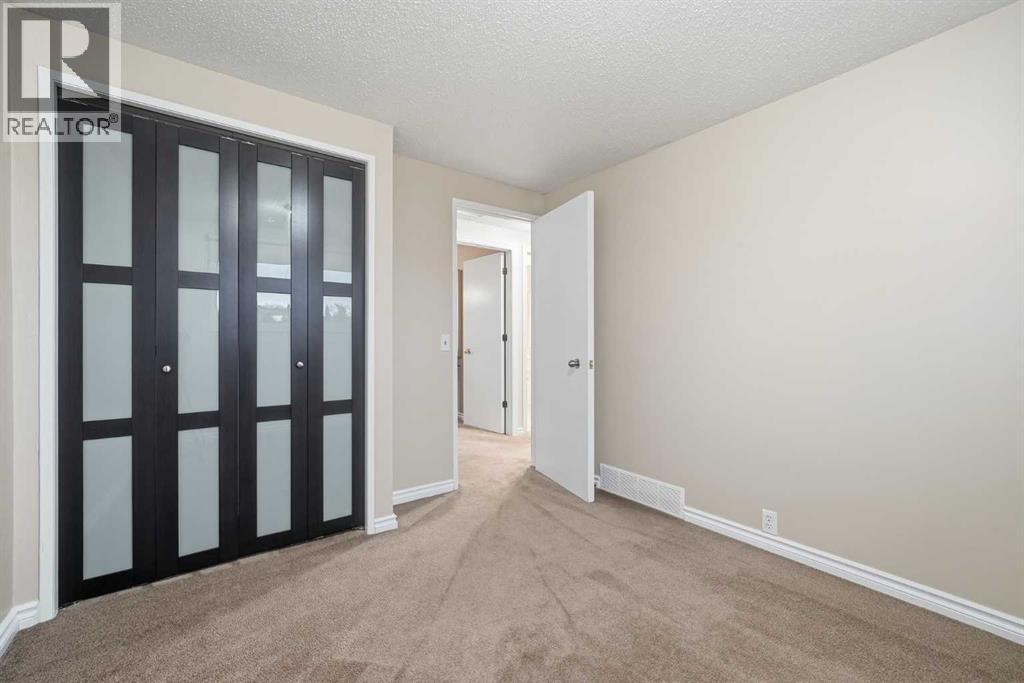 471 Dalmeny Hill Nw, Calgary, AB - Indoor Photo Showing Other Room