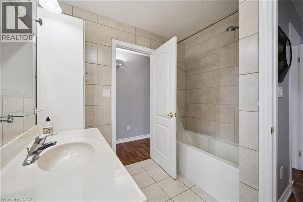 122 Grand River Boulevard, Kitchener, ON - Indoor Photo Showing Bathroom
