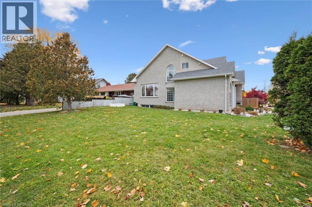 122 Grand River Boulevard, Kitchener, ON - Outdoor