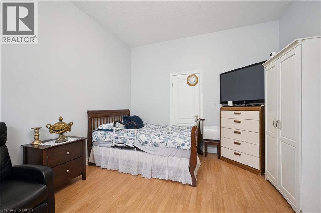 122 Grand River Boulevard, Kitchener, ON - Indoor Photo Showing Bedroom