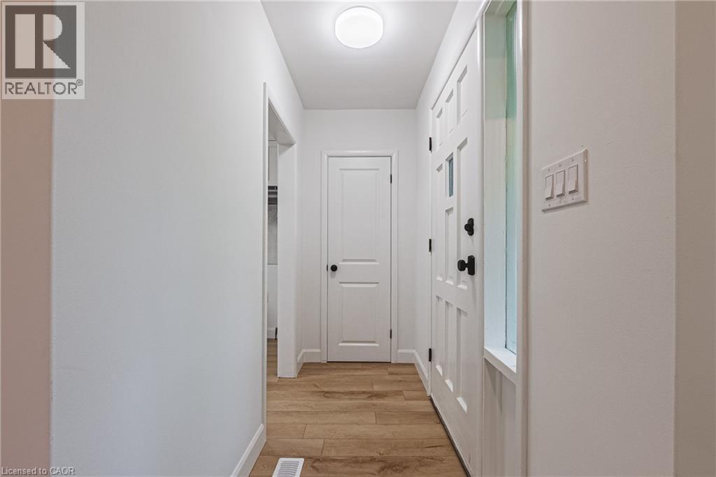 224 West 16Th Street, Hamilton, ON - Indoor Photo Showing Other Room