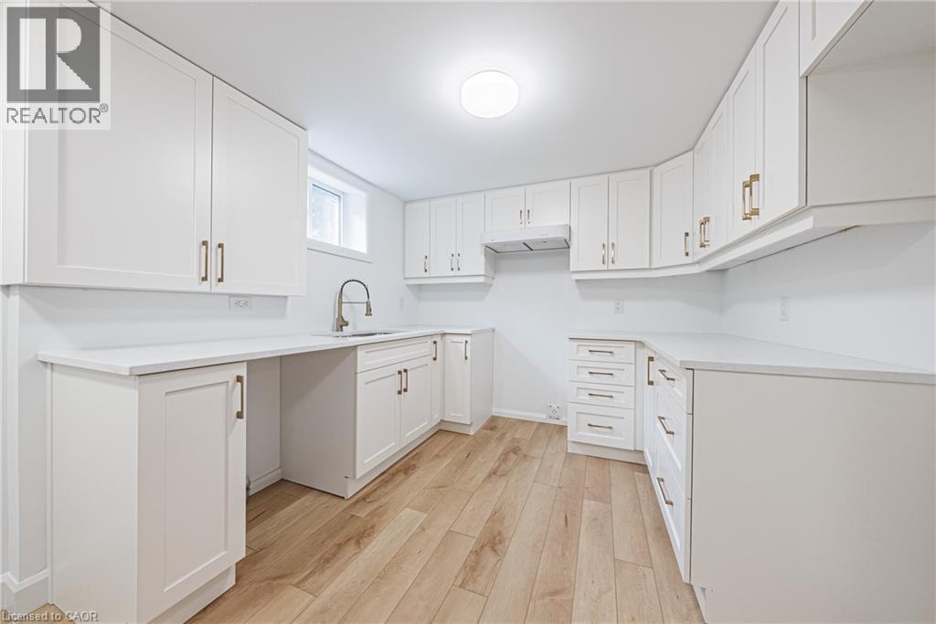 224 West 16Th Street, Hamilton, ON - Indoor Photo Showing Kitchen