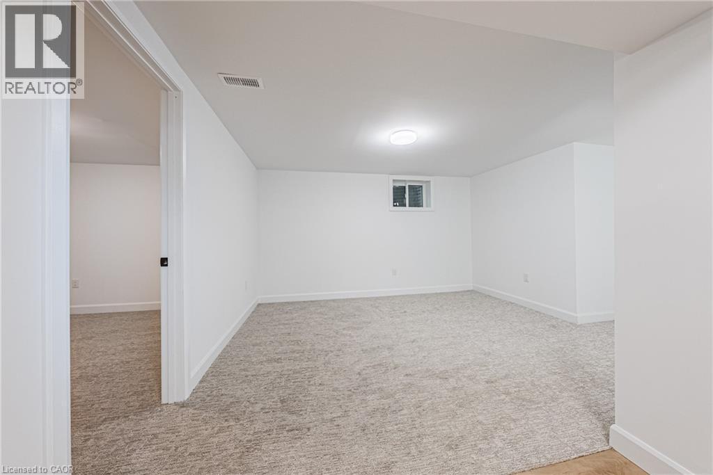 224 West 16Th Street, Hamilton, ON - Indoor Photo Showing Other Room