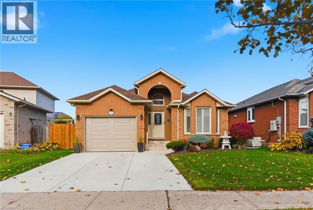 13 Colonial Crescent, Grimsby, ON - Outdoor With Facade