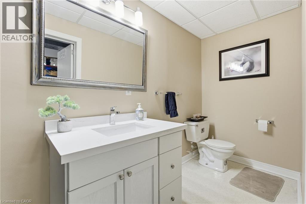 13 Colonial Crescent, Grimsby, ON - Indoor Photo Showing Bathroom