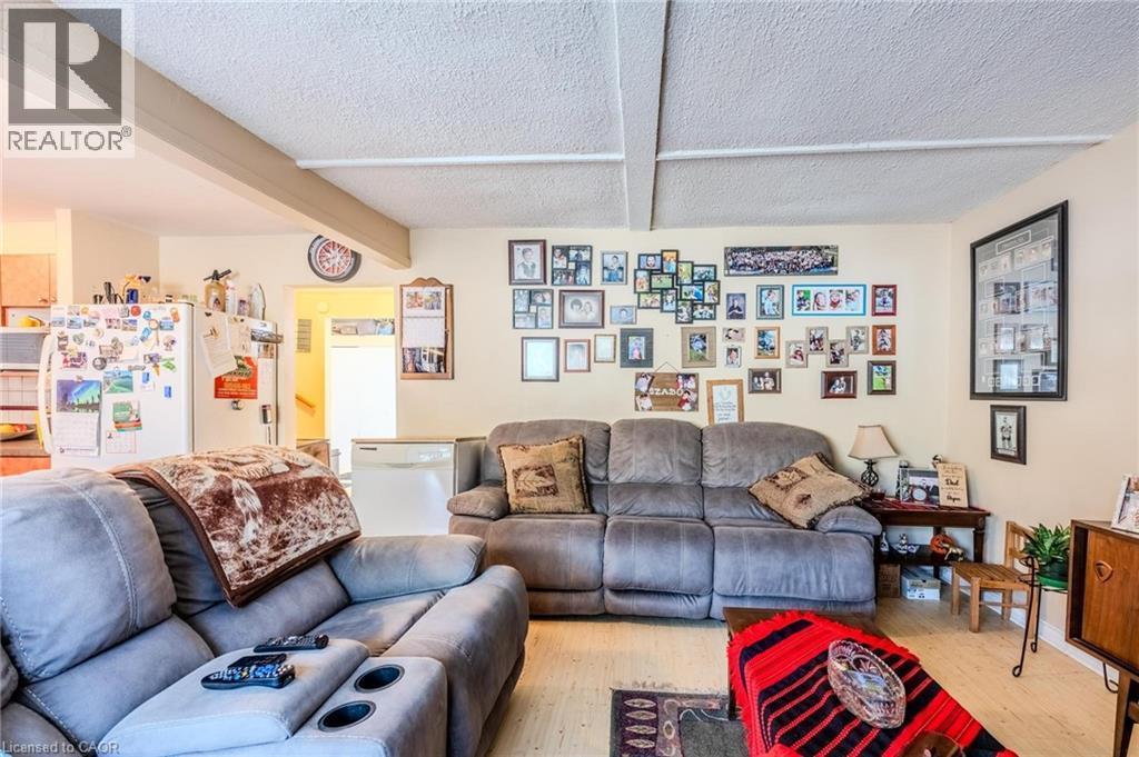 Living room - 57 12Th Conc Road E Unit# 430, Flamborough, ON - Indoor Photo Showing Living Room