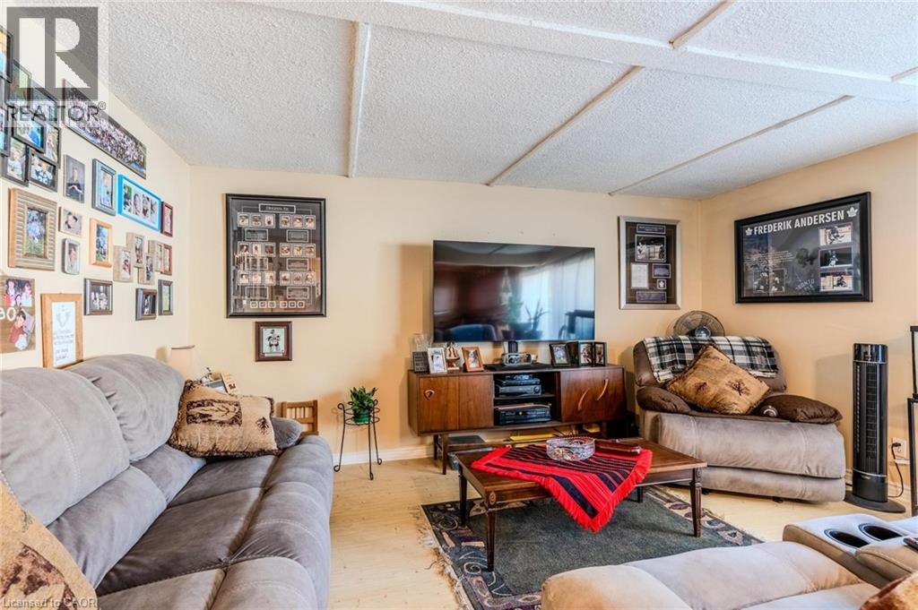 Living area - 57 12Th Conc Road E Unit# 430, Flamborough, ON - Indoor Photo Showing Living Room